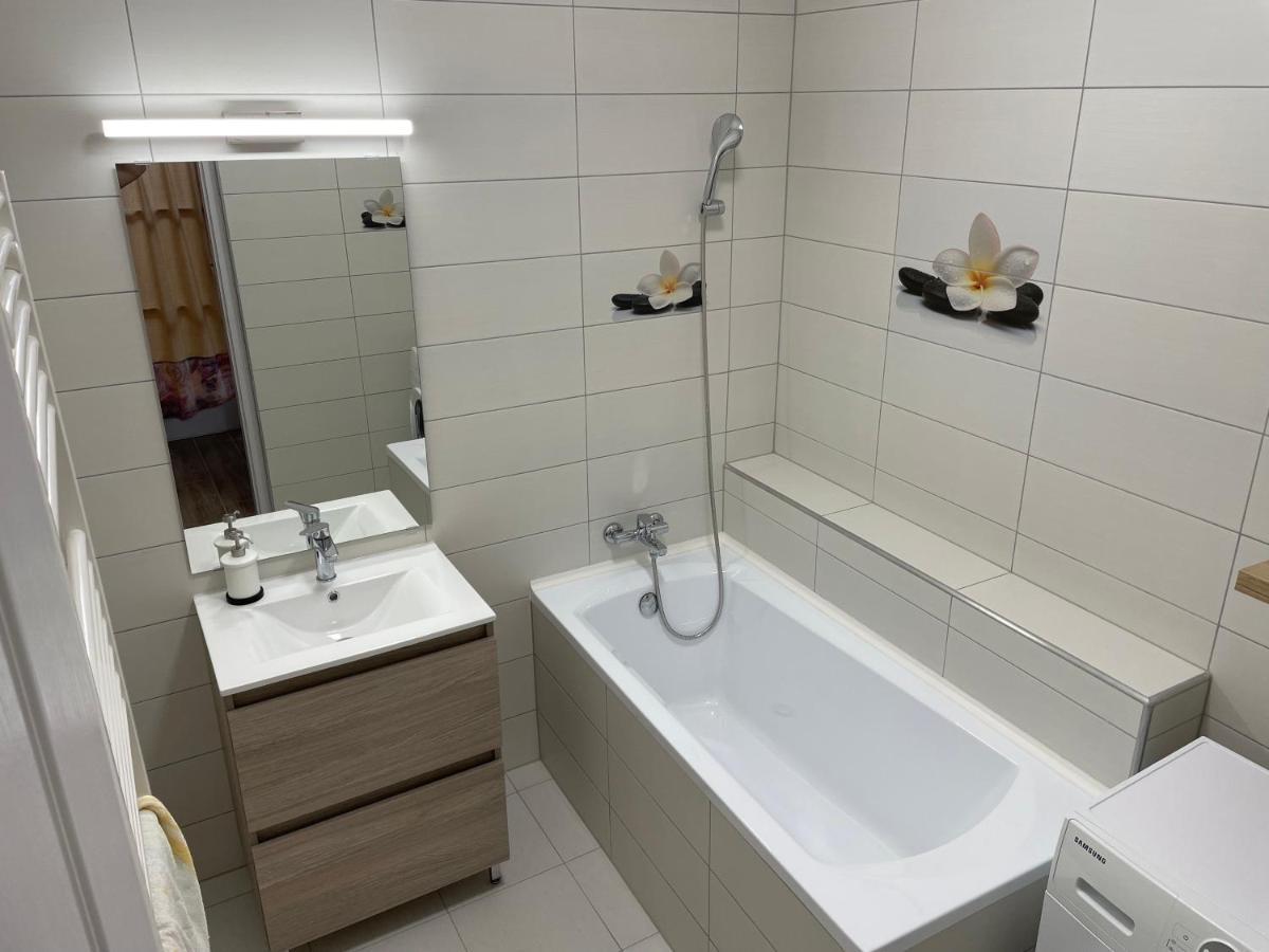Pingvin Cukraszda Apartman Balatonmariafurdo Ngoại thất bức ảnh